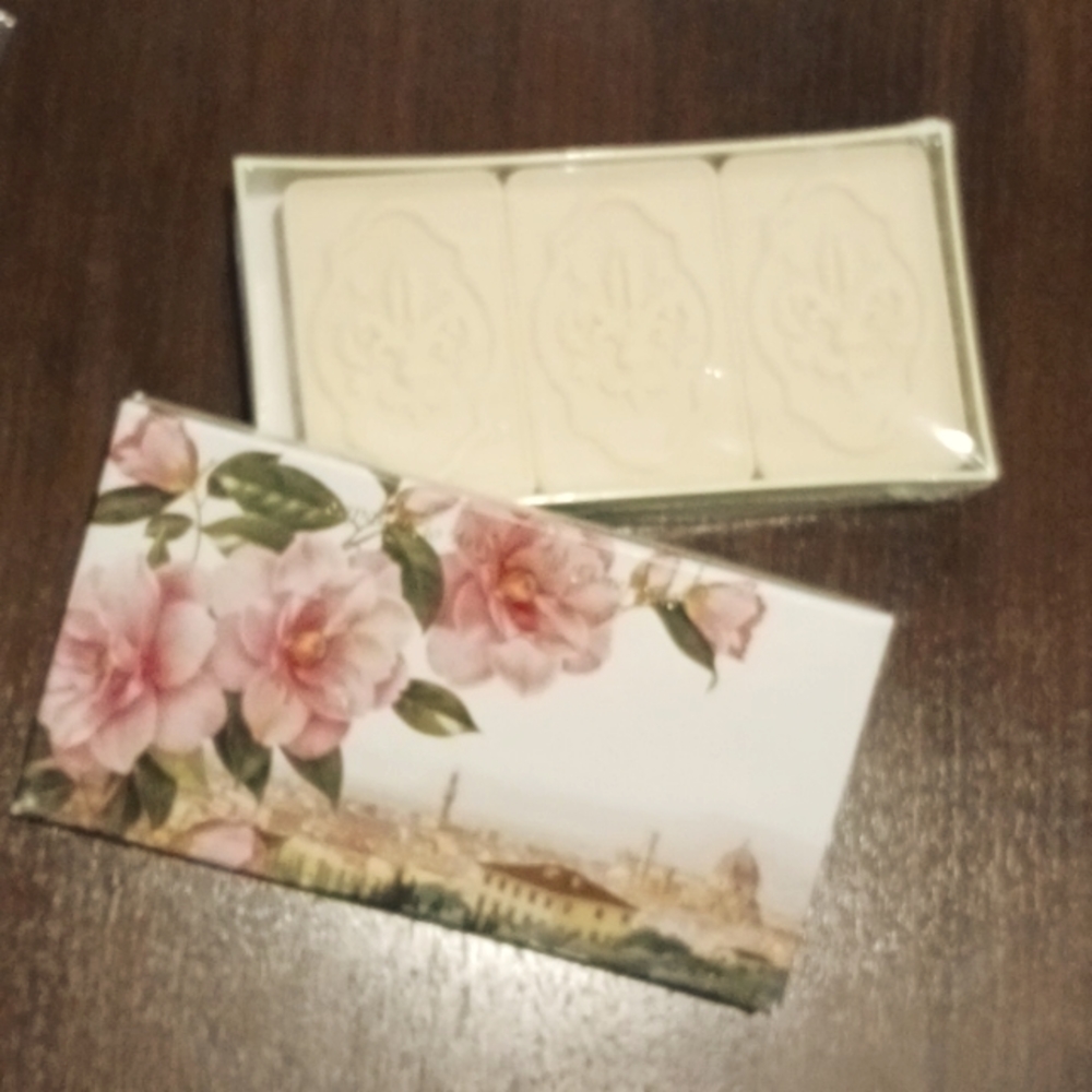 Luxury Soap 3 Pk Handmade Italy Camellia Flower Scent Grandma core